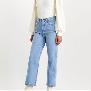 Levi’s Ribcage Straight Ankle Jeans